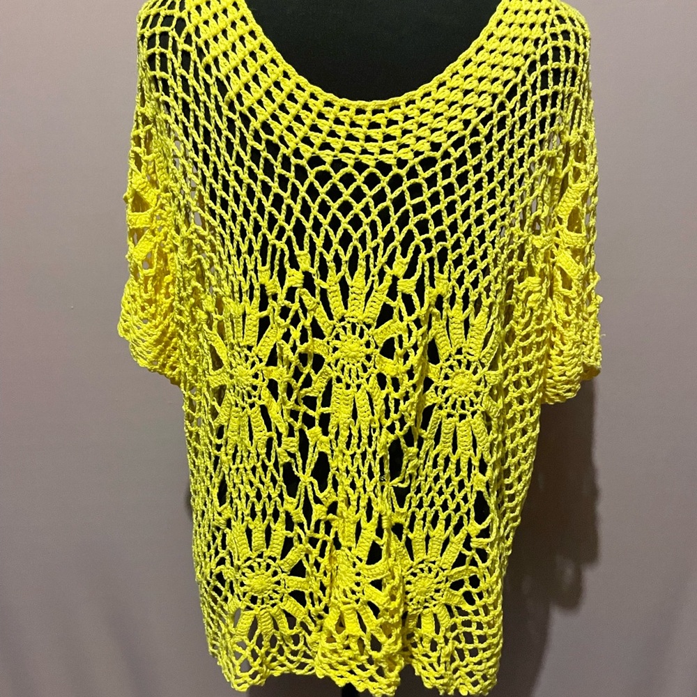 2B BEBE YELLOW TOP